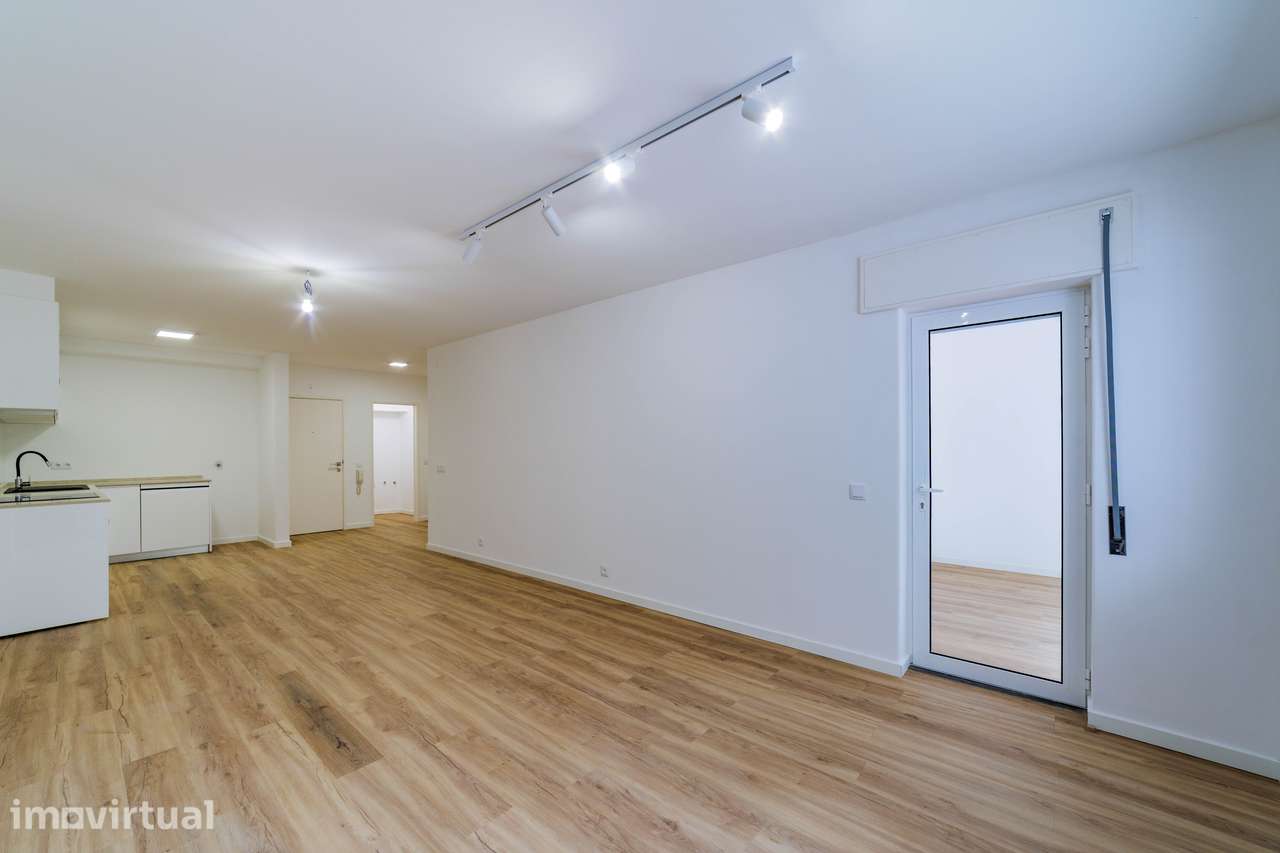 Apartamento T1 com garagem e terraço no Monte Estoril - Grande imagem: 2/16