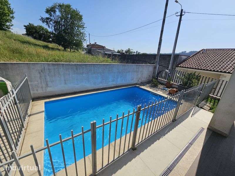 Moradia T3+1 com jardim e piscina - Grande imagem: 2/12