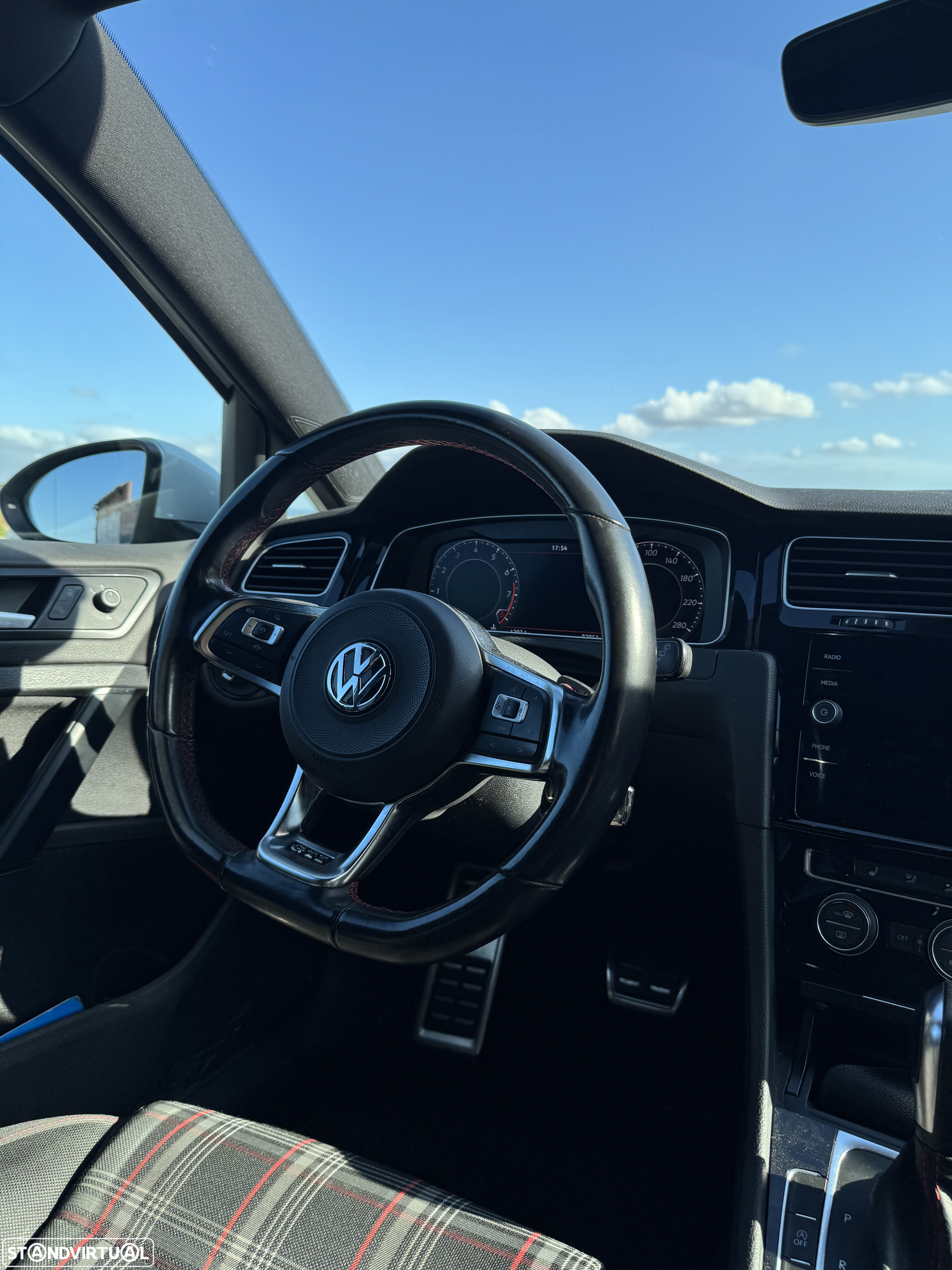 VW Golf 2.0 TSI GTI DSG Performance - 14