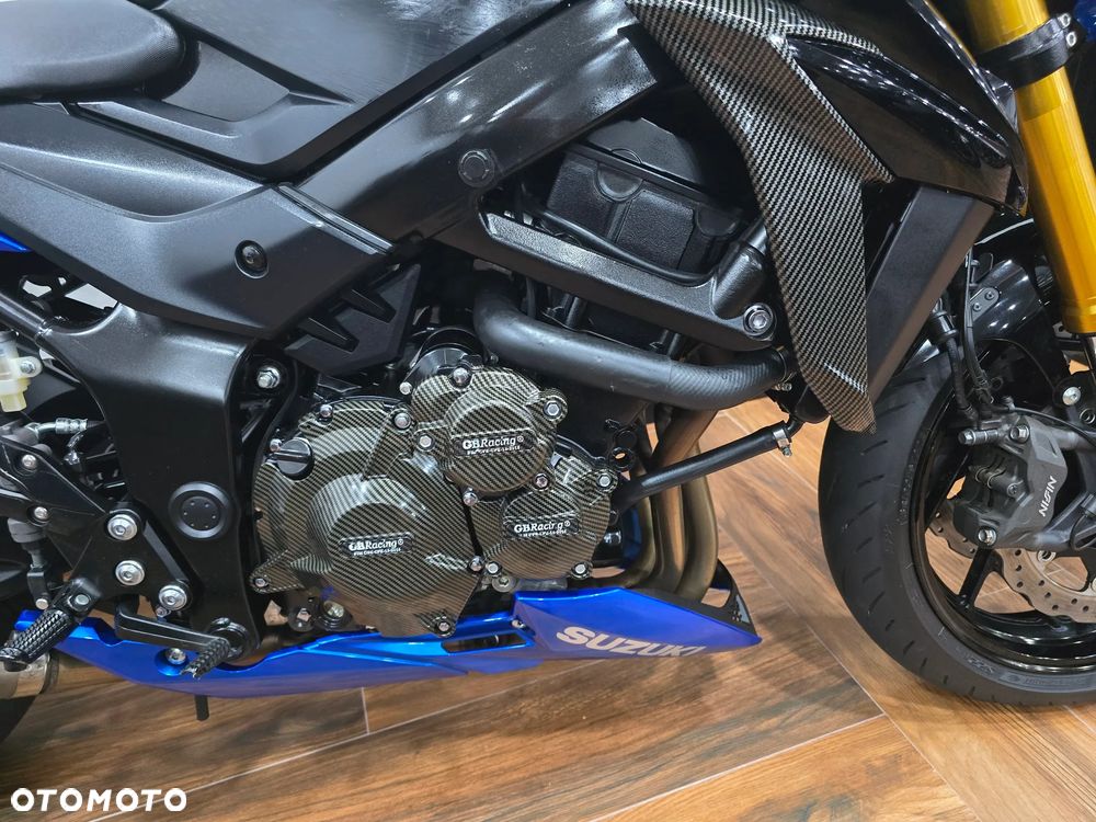 Suzuki GSX - 26