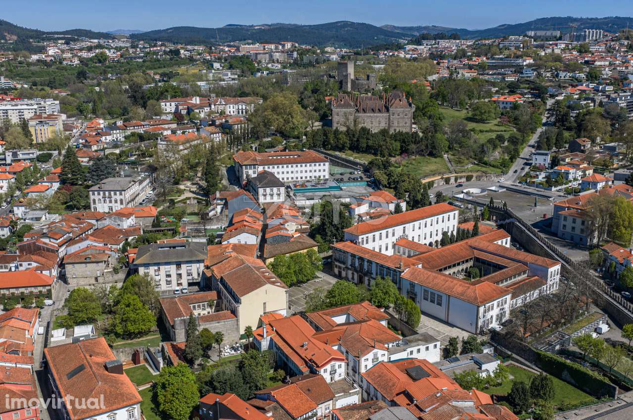 Moradia T7no centro histórico em Guimarães - Grande imagem: 4/34