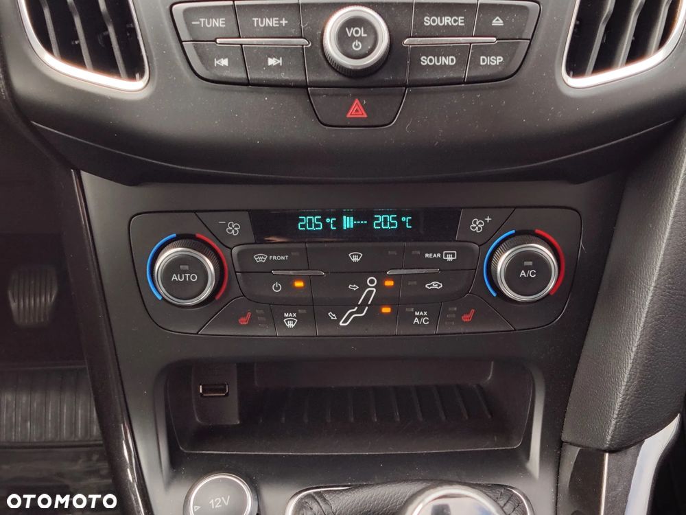 Ford Focus 1.0 EcoBoost Titanium - 11