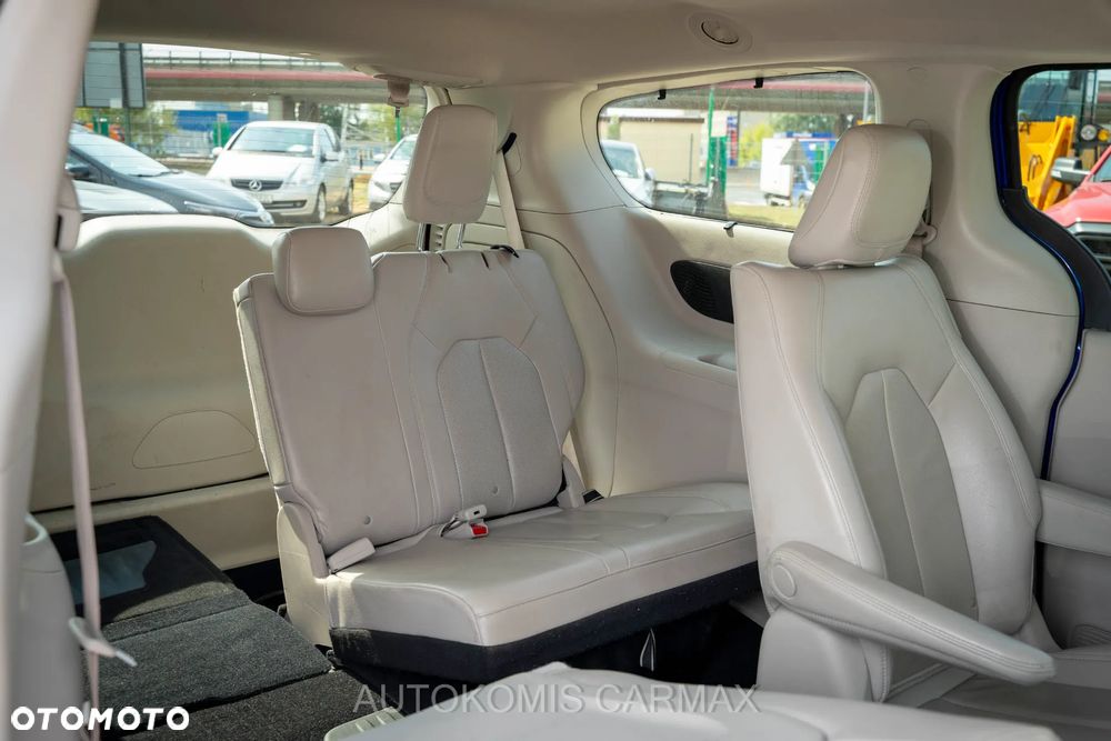 Chrysler Pacifica - 22