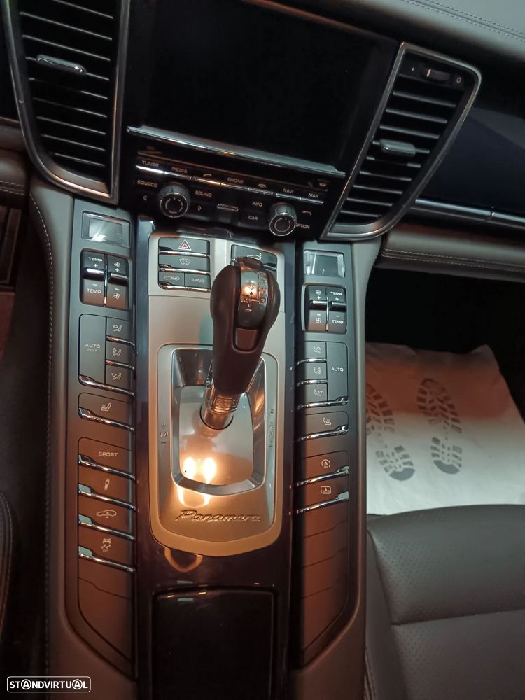 Porsche Panamera 4S PDK - 25