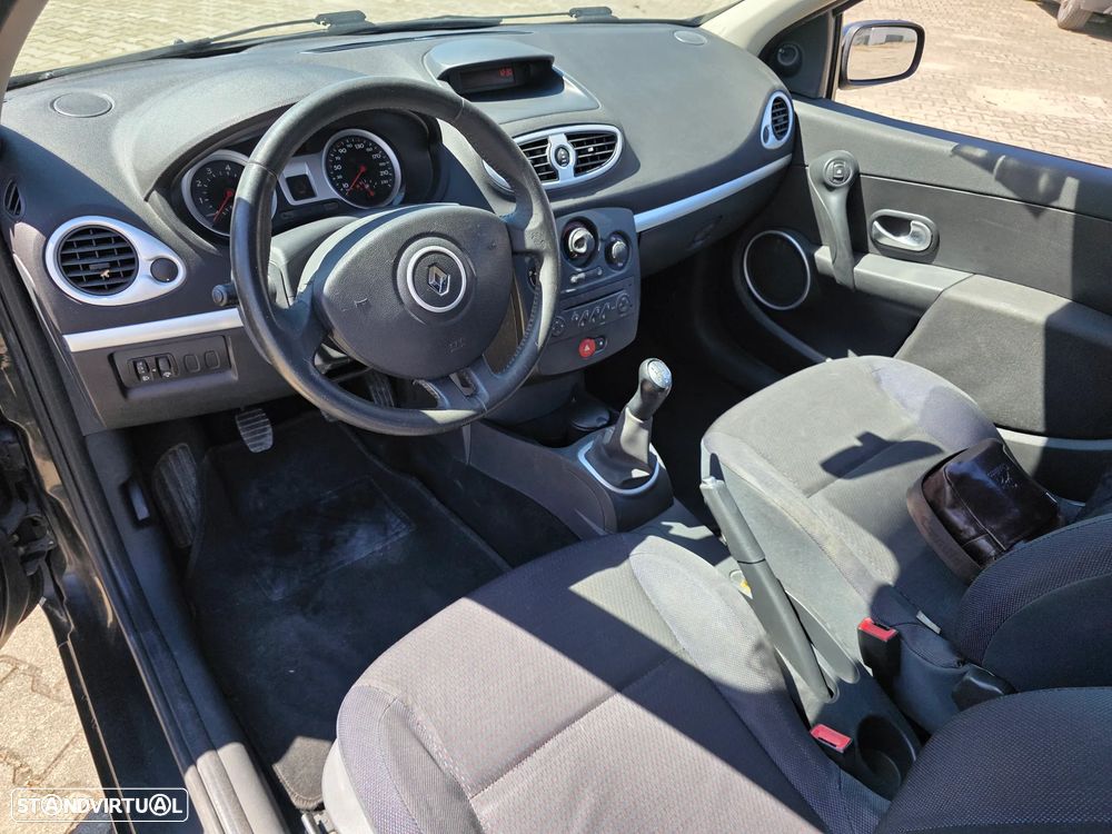 Renault Clio 1.2 16V Confort Dynamique - 9