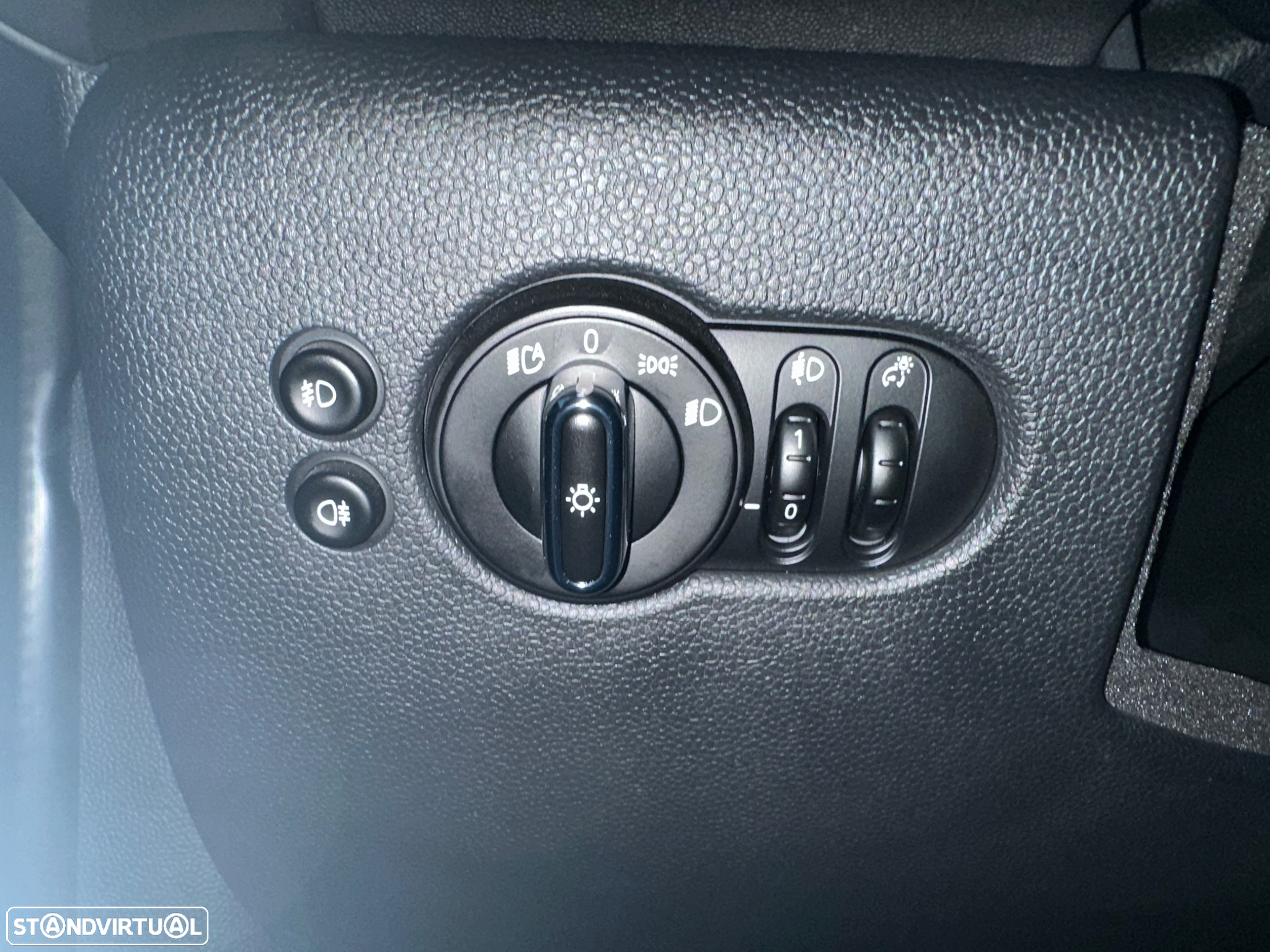 MINI 3 Portas One D - 24