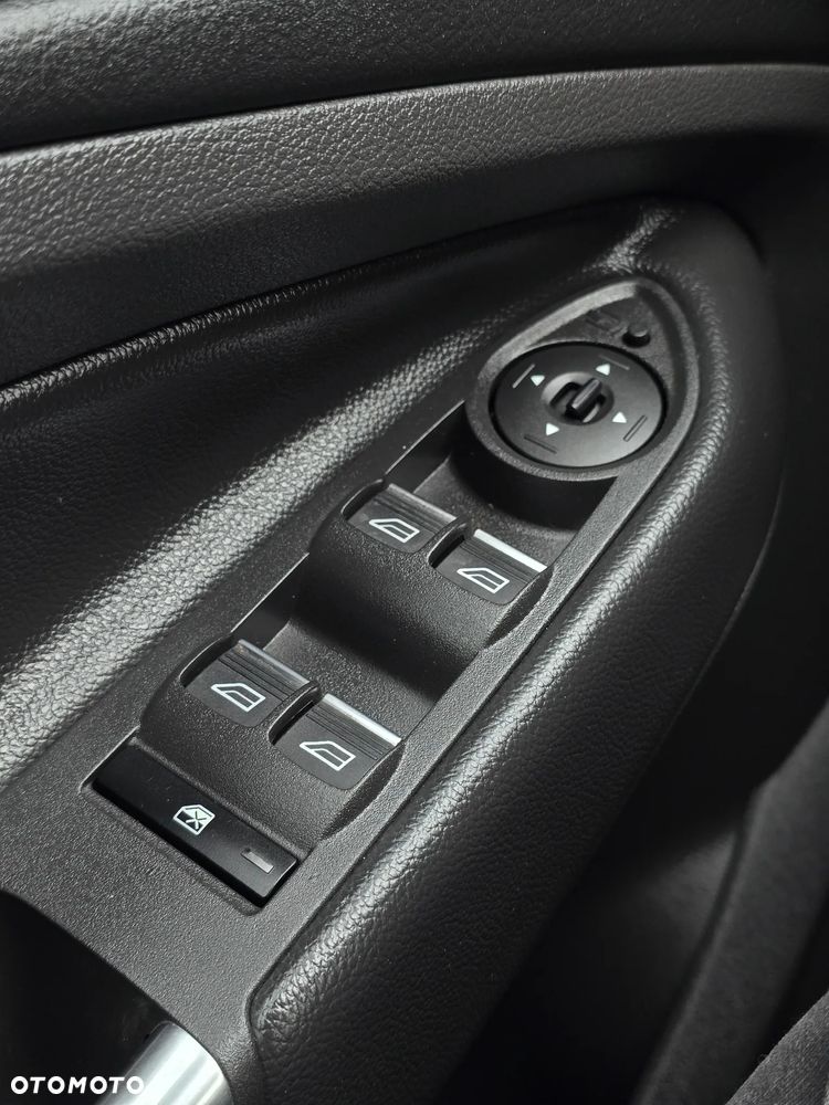 Ford Kuga 1.5 EcoBoost 2x4 Titanium - 28