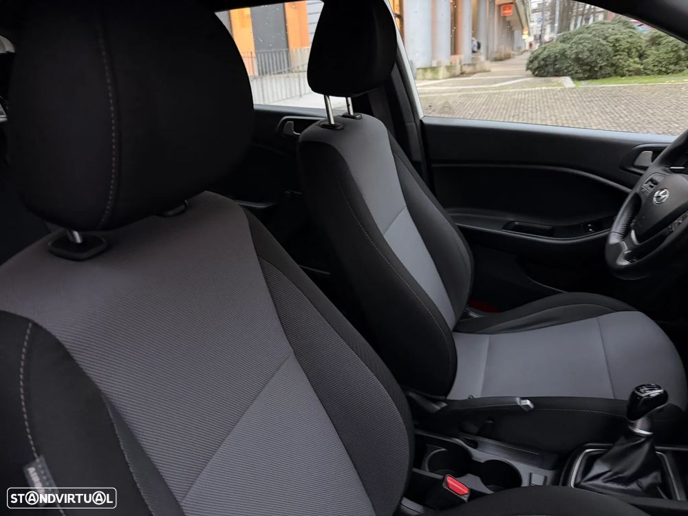 Hyundai i20 1.1 CRDi LED - 19