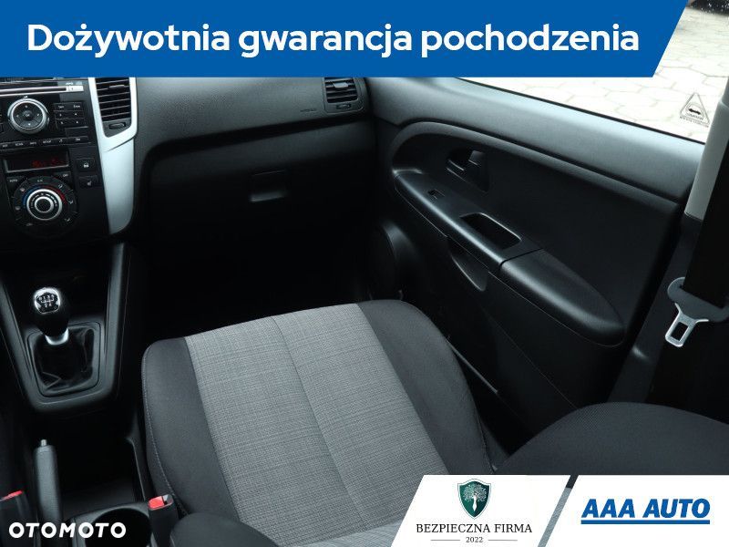 Kia Venga - 10