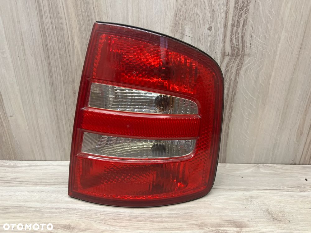 LAMPA TYLNA PRAWA SKODA FABIA I KOMBI