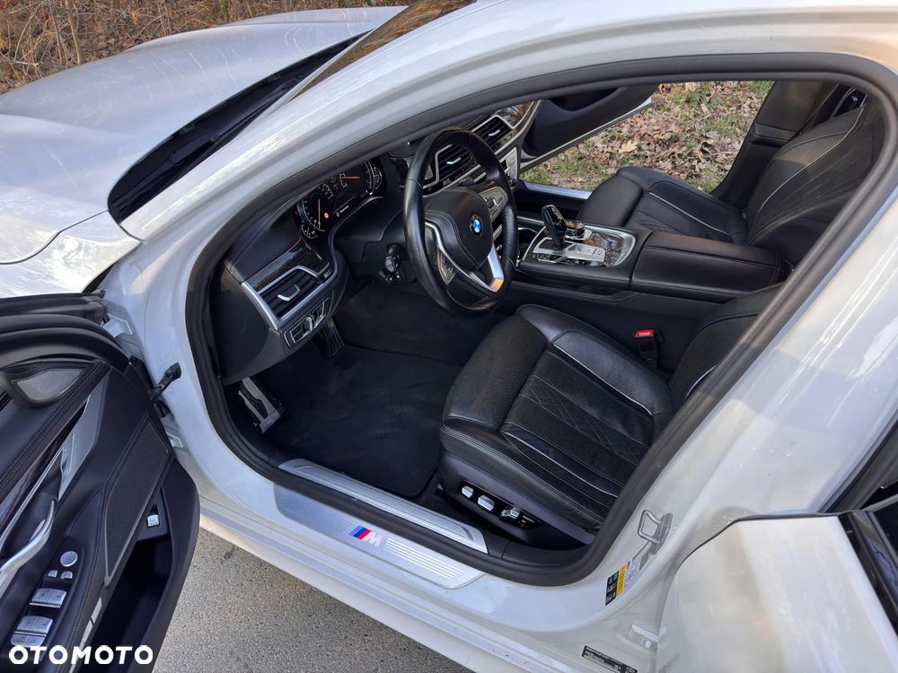 BMW Seria 7 750i xDrive - 31