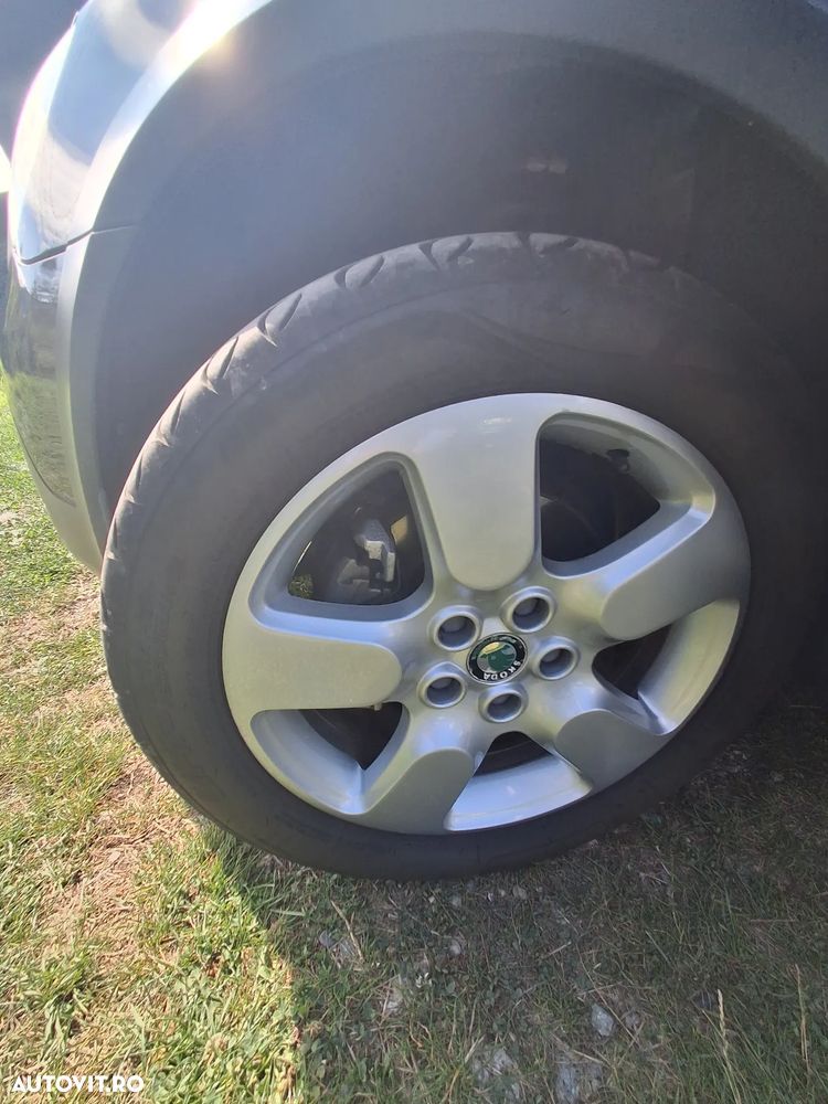 Skoda Octavia Combi 2.0 TDI DPF 4x4 DSG Scout - 12