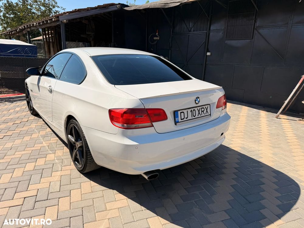 BMW Seria 3 320i - 5