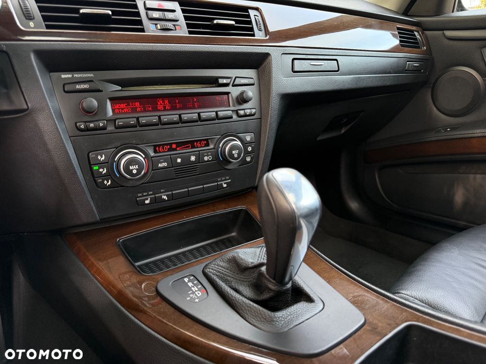 BMW Seria 3 320i - 15