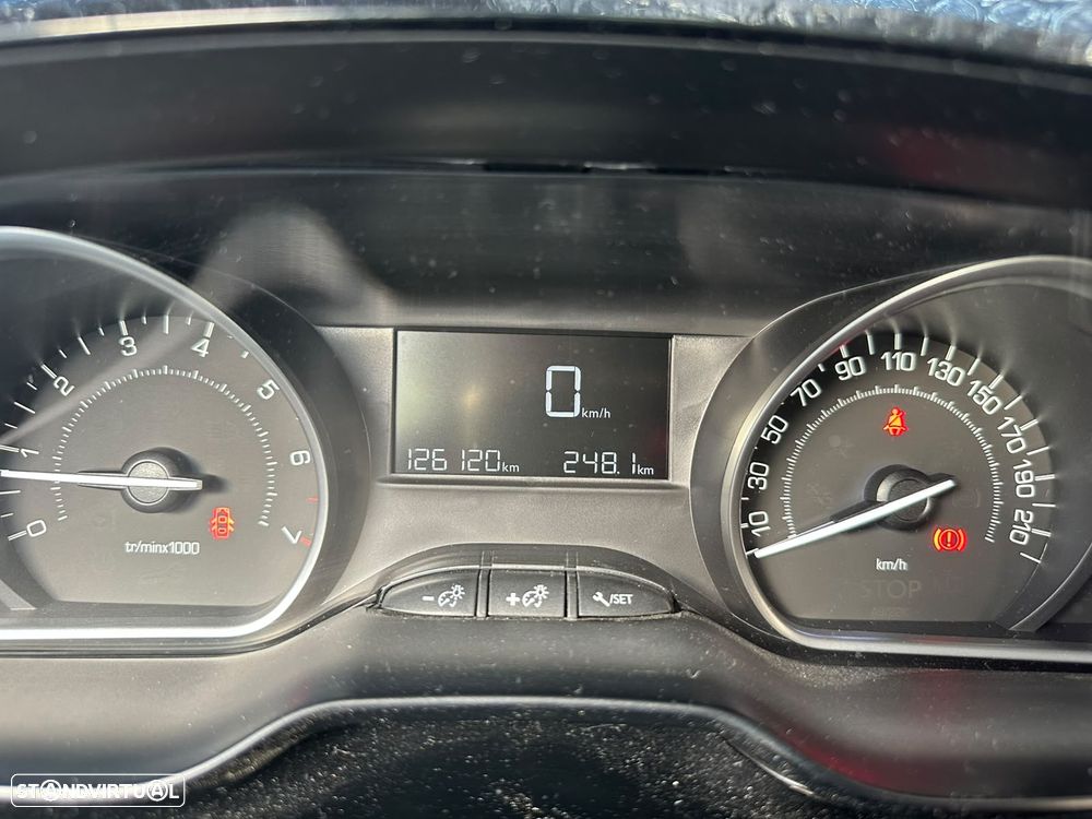 Peugeot 208 1.2 PureTech Signature - 11