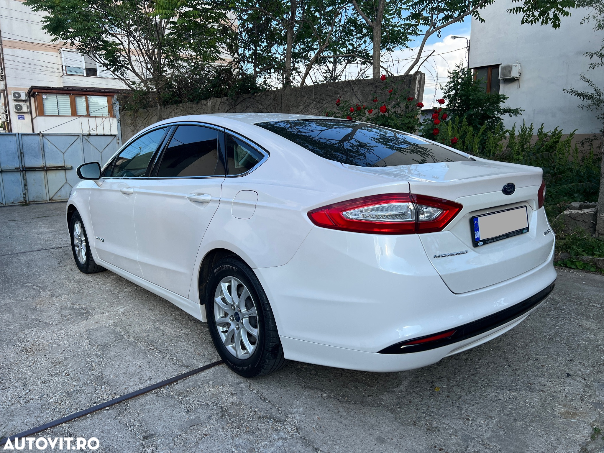 Ford Mondeo 2.0 Hybrid - 12