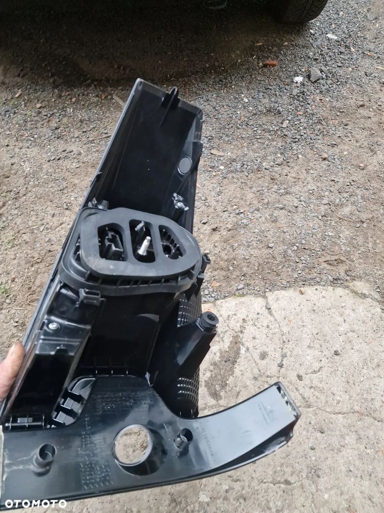Lampa prawy tył Dacia duster  III - 5