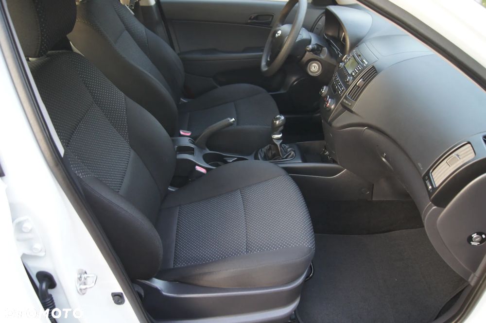 Hyundai i30 1.4 Blue Comfort - 24
