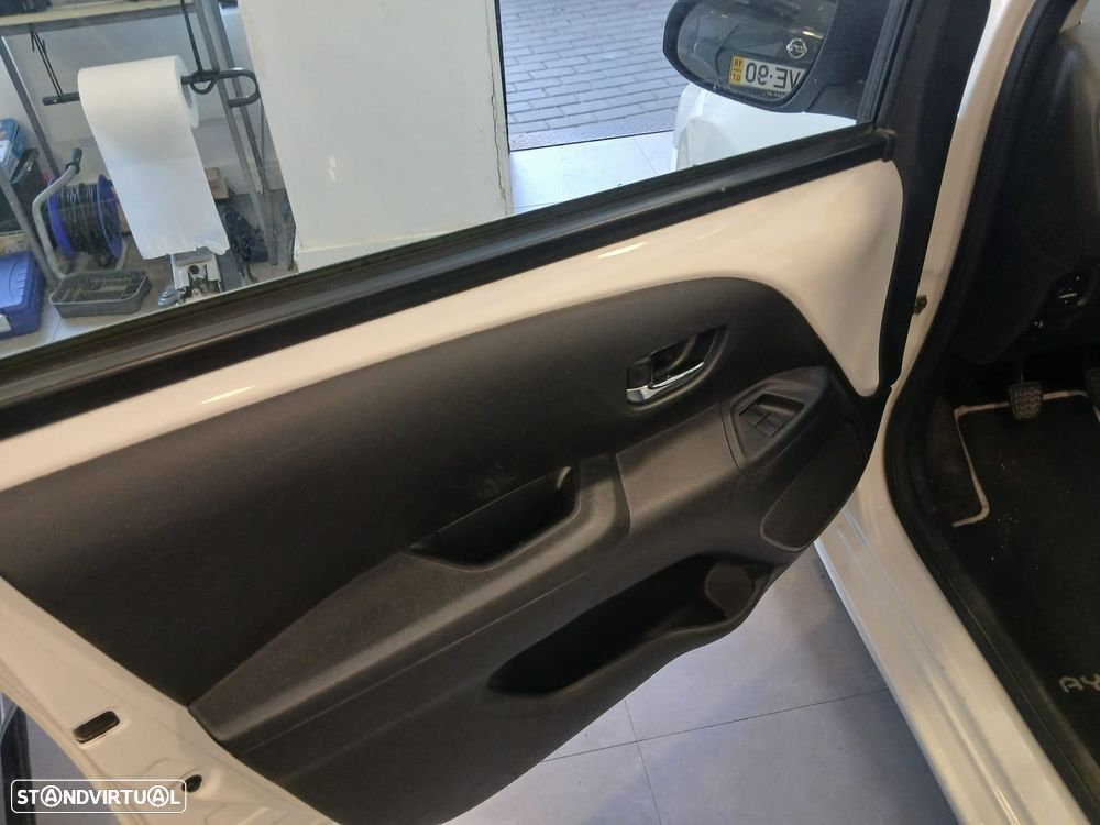 Toyota Aygo 1.0 X-Play Plus+X-Touch - 3