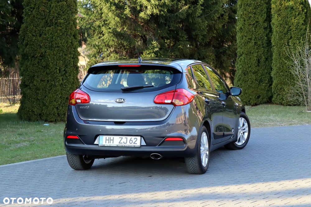 Kia Ceed 1.6 GDI Dream Team Edition - 11
