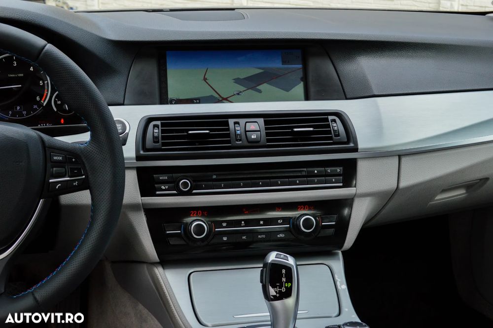 BMW Seria 5 525d xDrive - 24