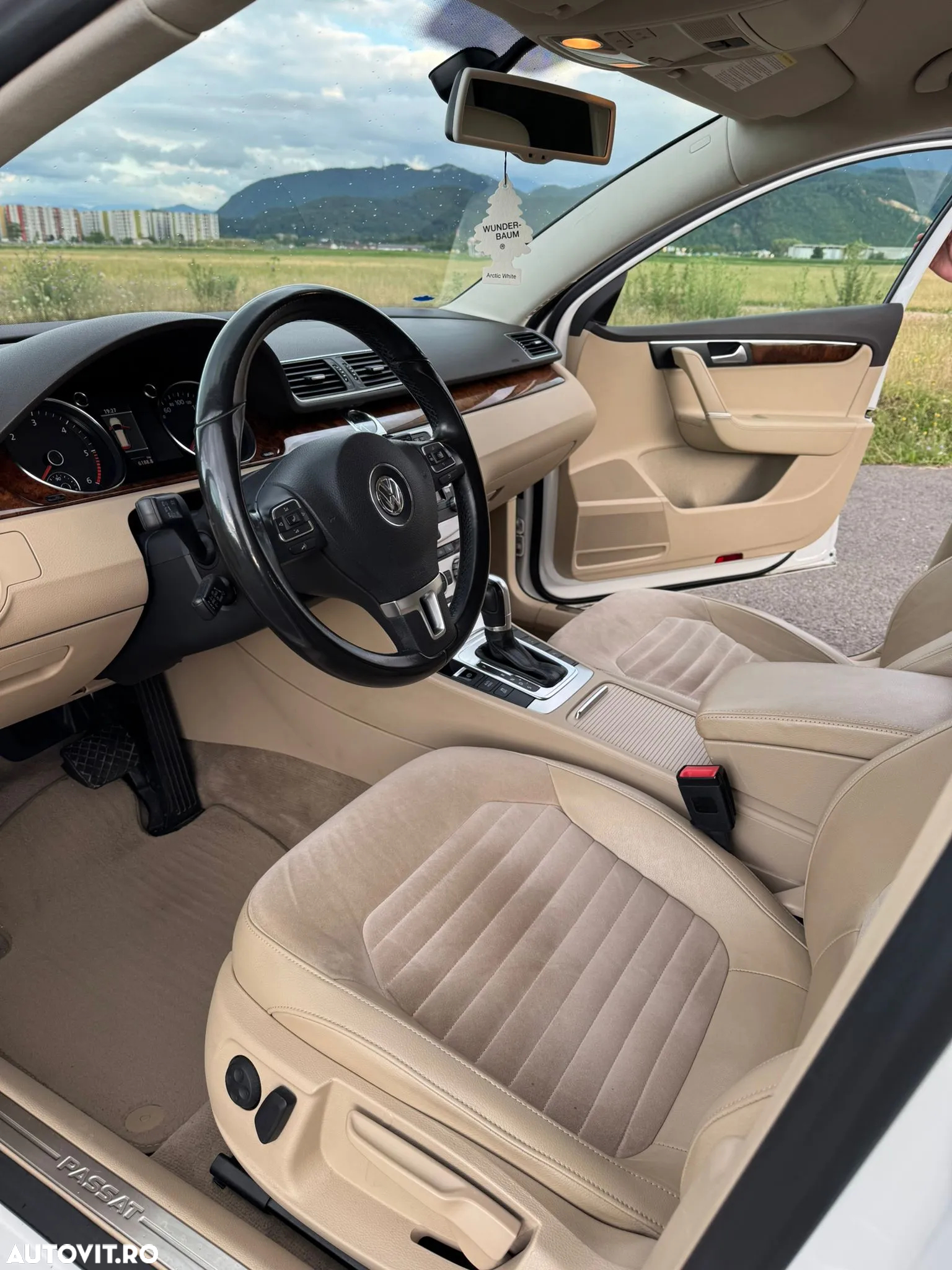Volkswagen Passat Variant 2.0 TDI BlueMotion Technology DSG Highline - 15