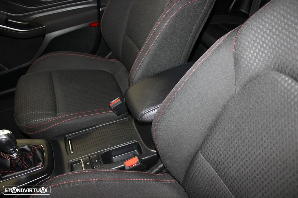 Ford Focus 1.0 EcoBoost MHEV ST-Line - 24