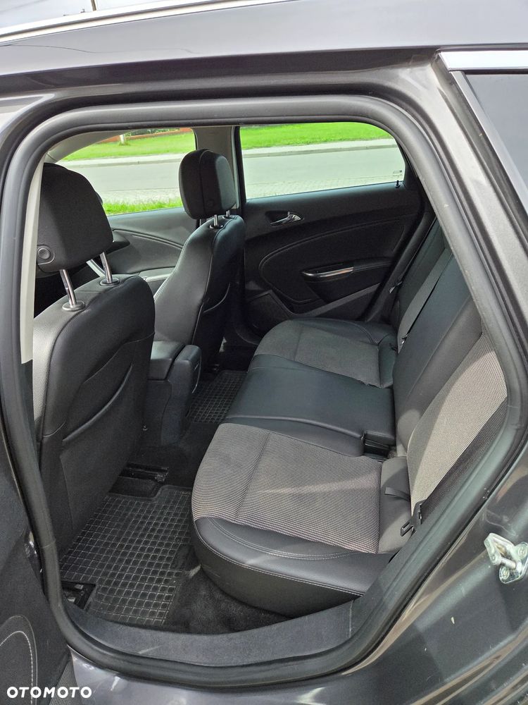 Opel Astra 1.4 T Cosmo - 14
