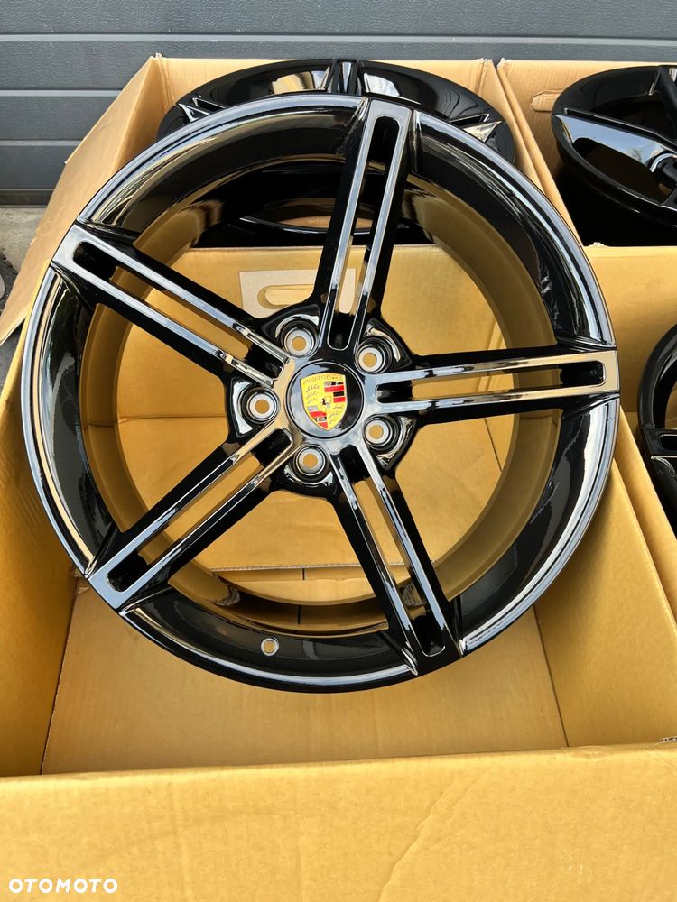 Oryginalne  Felgi Porsche Taycan 21'' Black Piano Edytion - 3