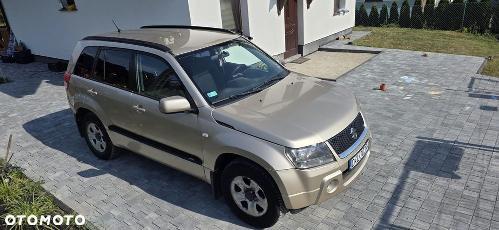 Suzuki Grand Vitara 2.0 - 10