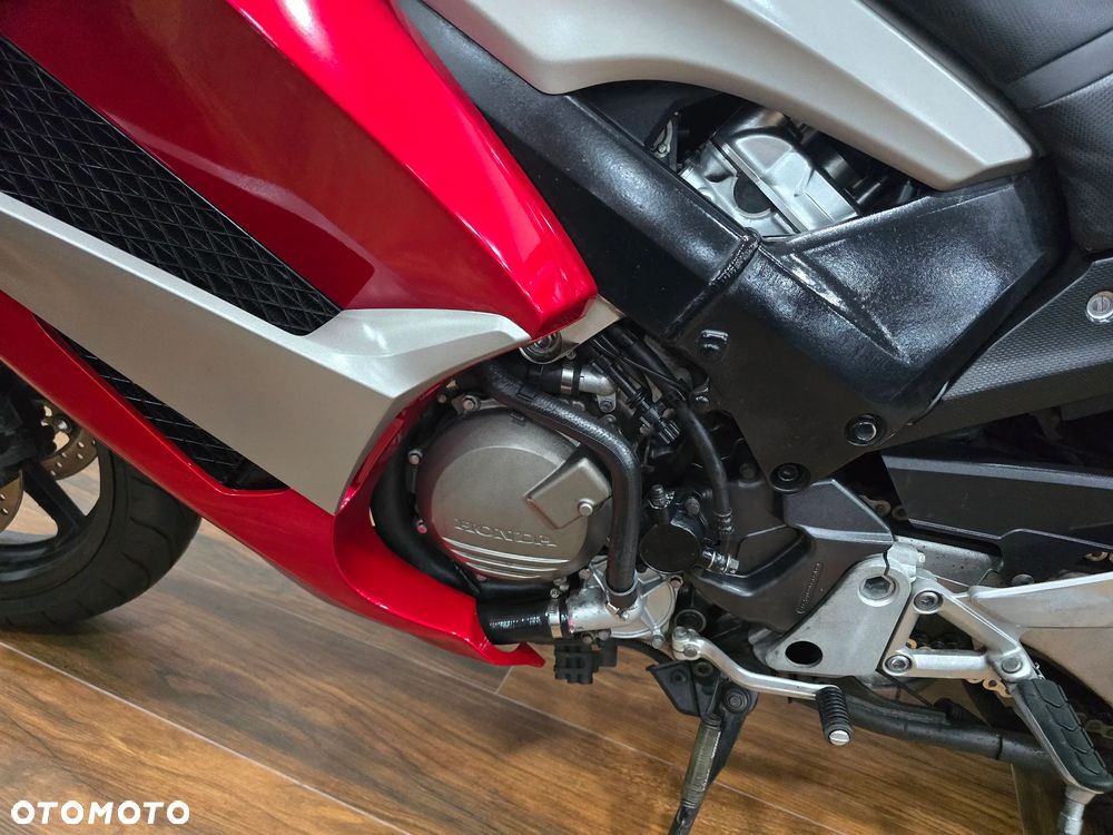 Honda VFR - 12