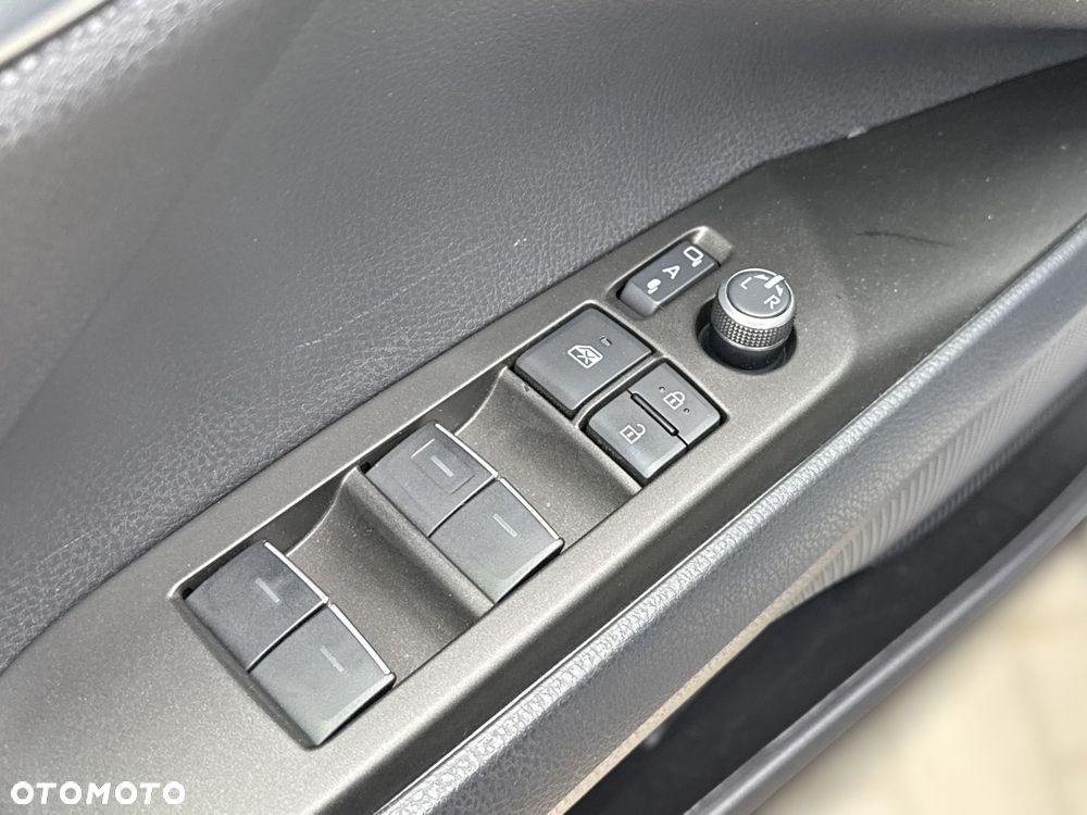 Toyota Camry 2.5 Hybrid Executive CVT - 13