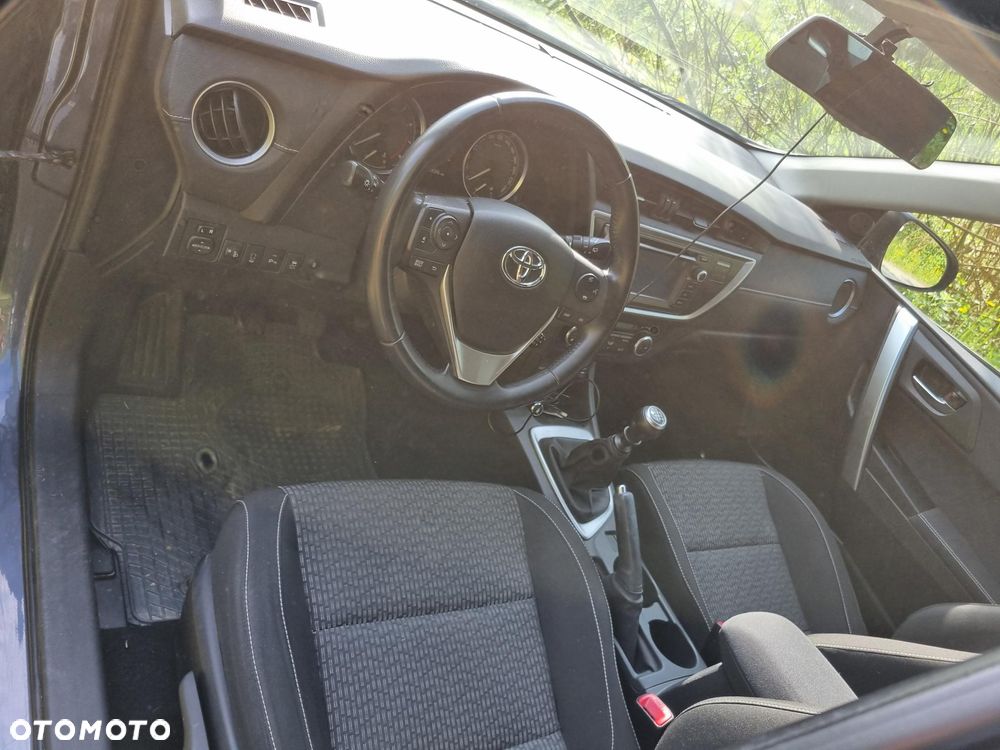 Toyota Auris 1.6 Premium + - 14