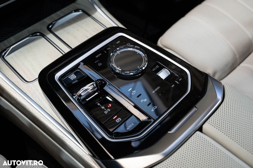 BMW Seria 7 740d xDrive MHEV - 14