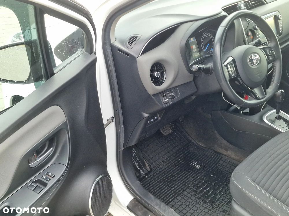 Toyota YARIS - 19