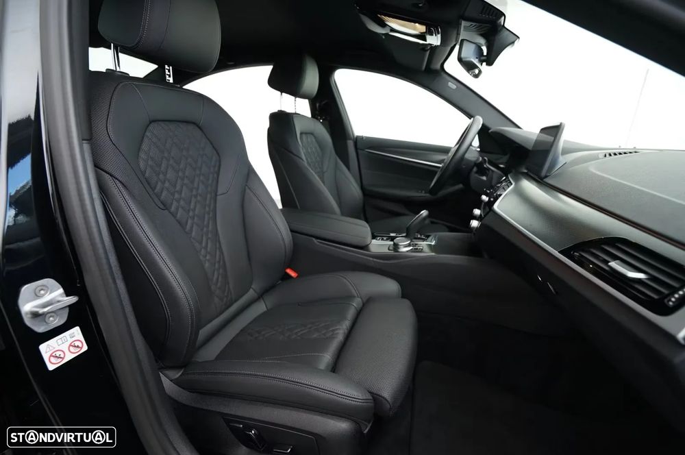 BMW 545 e xDrive Pack M - 11