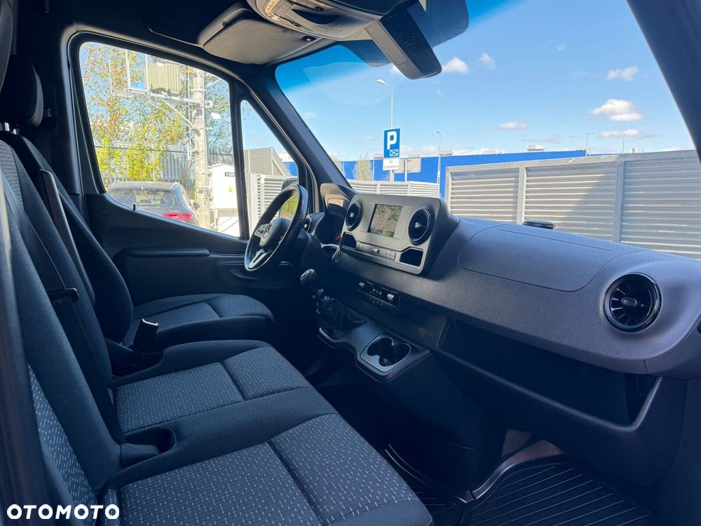 Mercedes-Benz Sprinter - 16