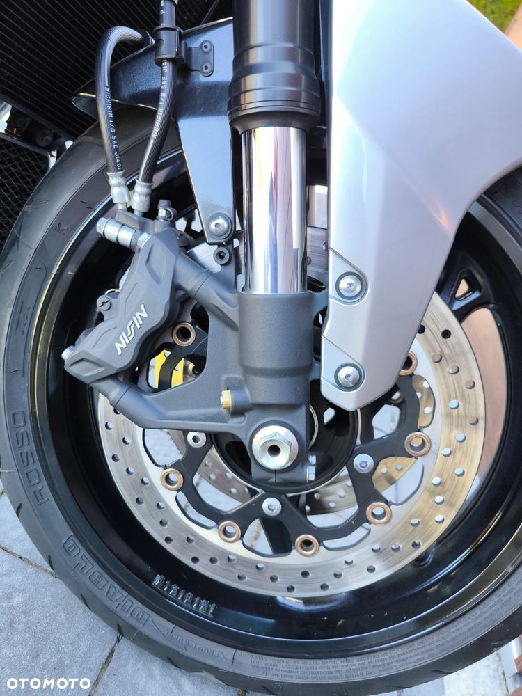 Suzuki GSX - 21