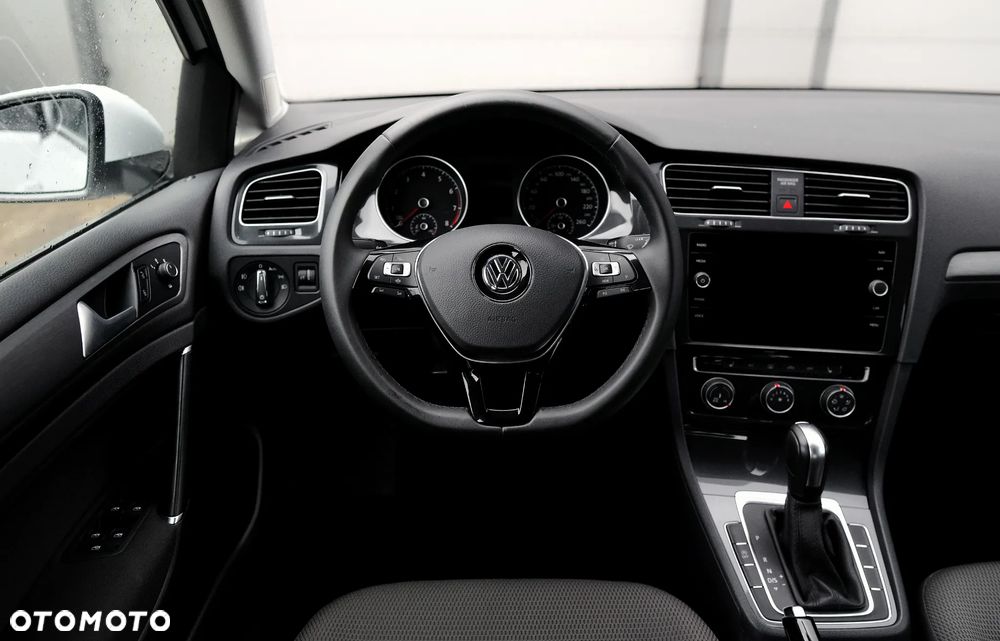 Volkswagen Golf - 22