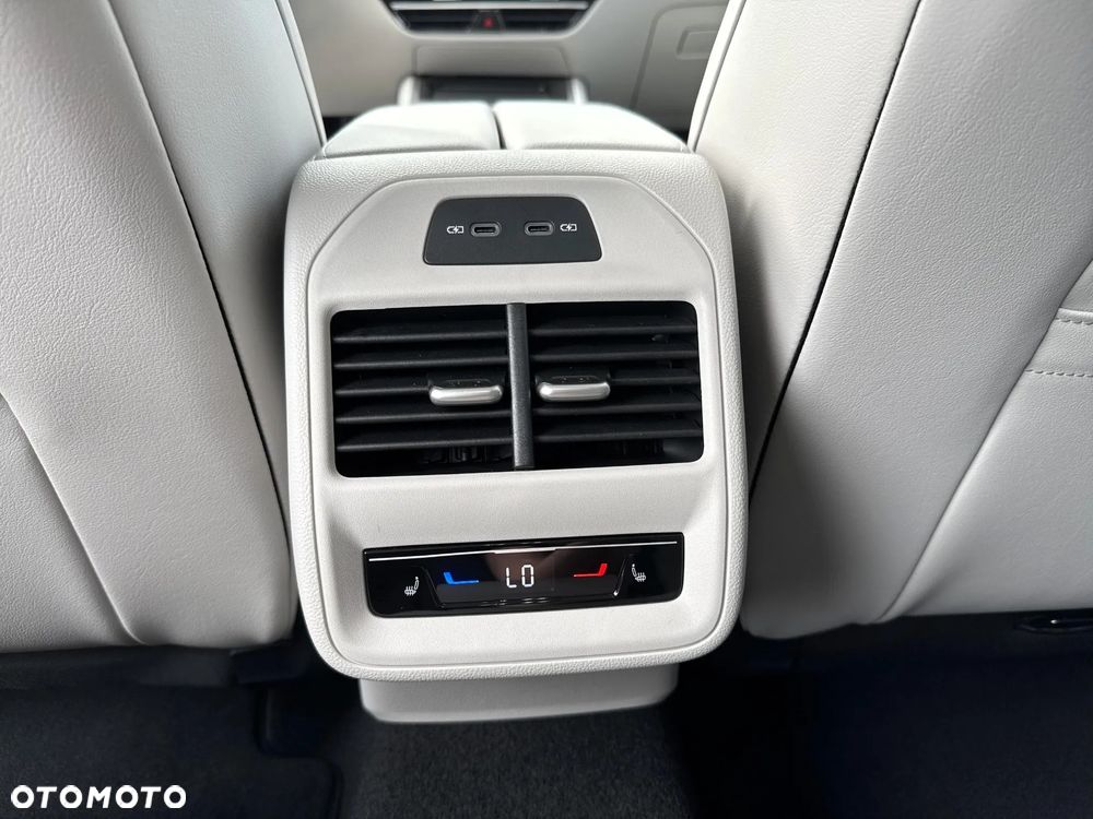 Volkswagen Passat 1.5 TSI ACT mHEV Elegance DSG - 29