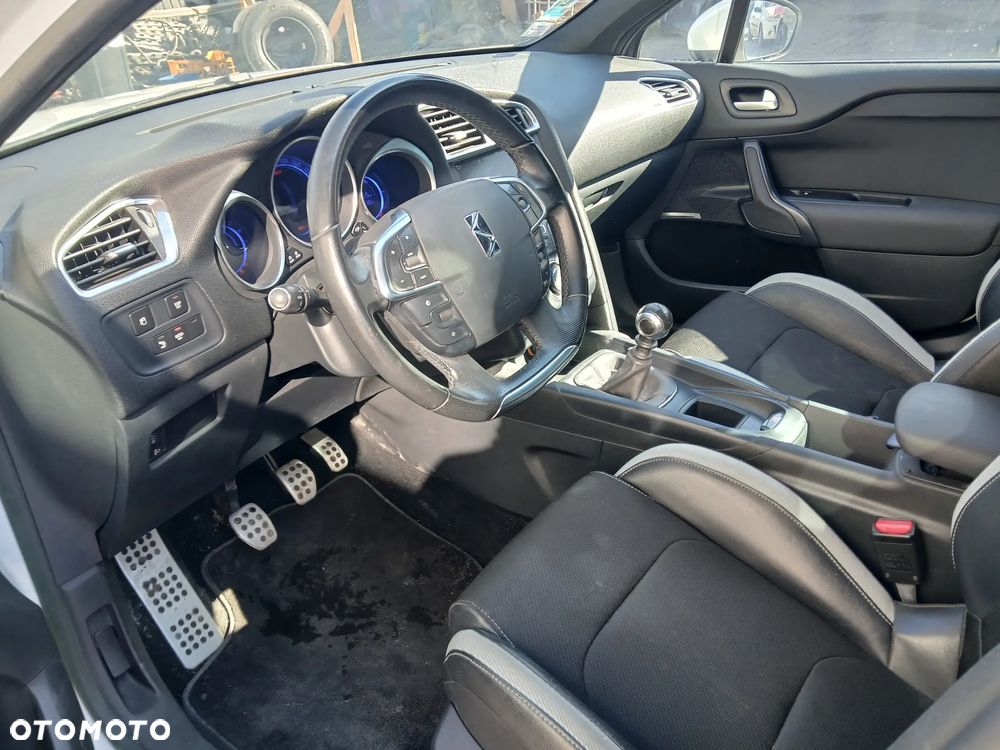 Citroën DS4 e-HDi 110 Chic - 10