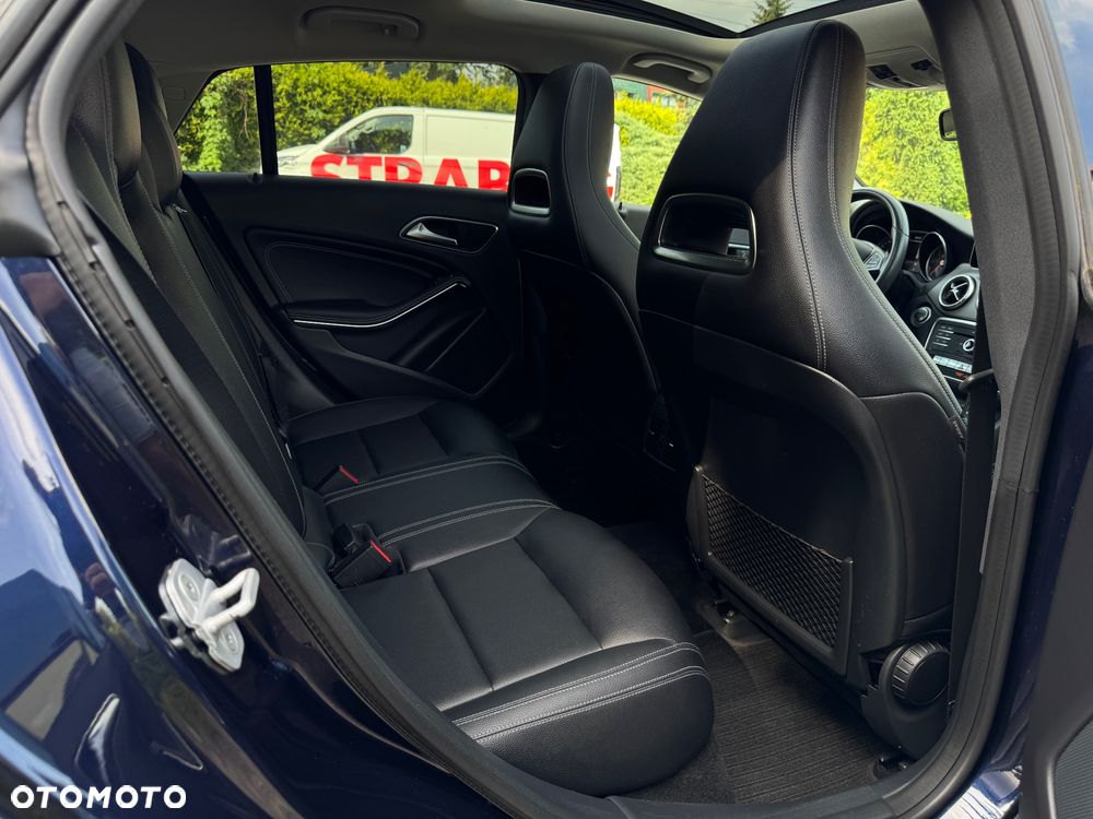 Mercedes-Benz CLA 180 d AMG Line - 12