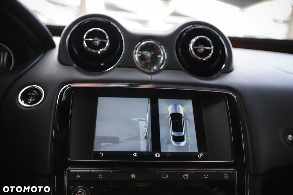 Jaguar XJ 3.0 T AWD LWB Portfolio - 26
