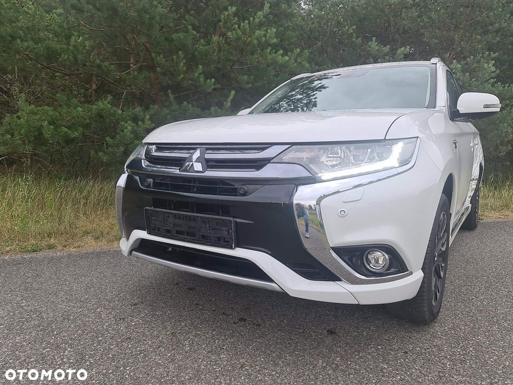 Mitsubishi Outlander 2.0 4WD Plus - 7