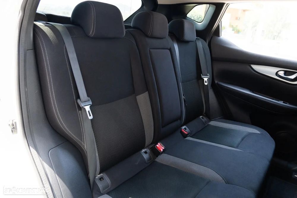 Nissan Qashqai 1.5 dCi N-Connecta J18 - 10