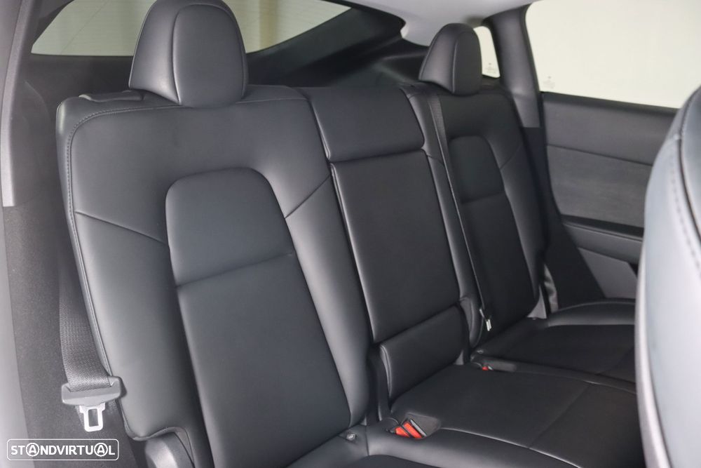 Tesla Model Y Performance Dual Motor AWD - 10