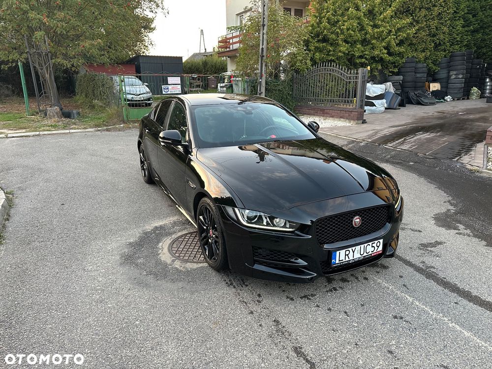 Jaguar XE 2.0 D R-Sport - 16
