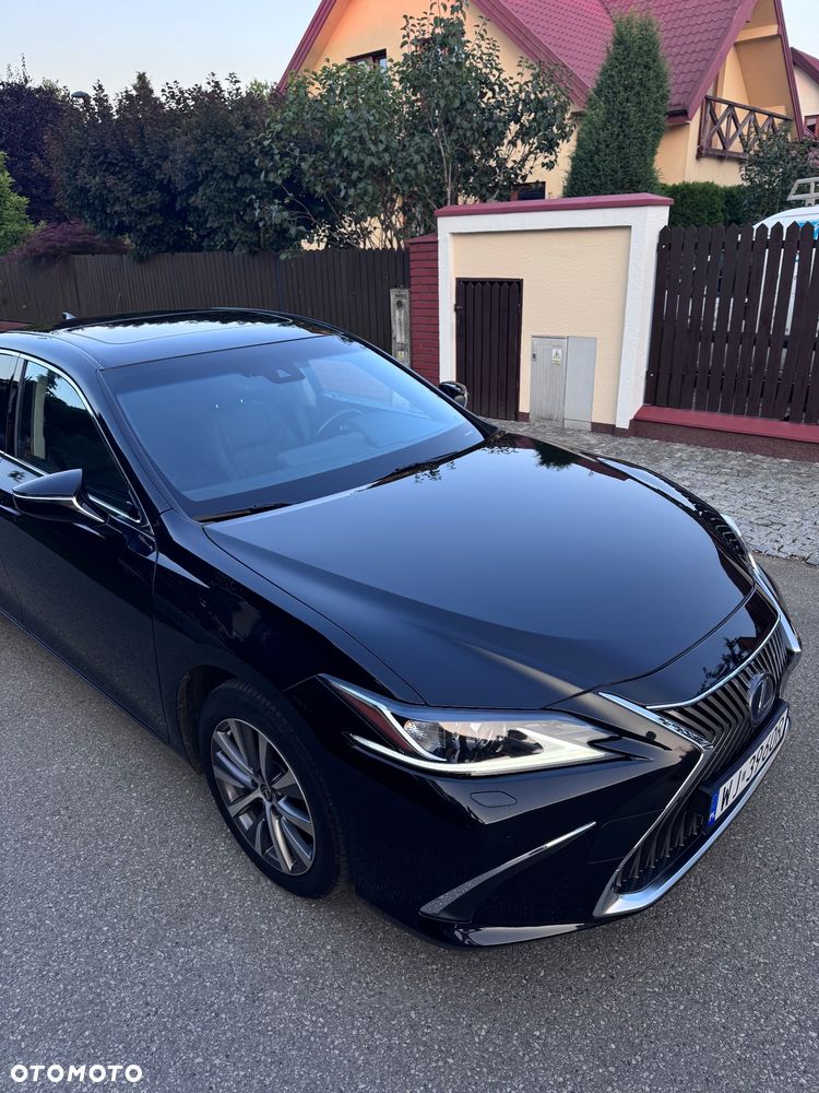 Lexus ES 300h Business Edition - 4