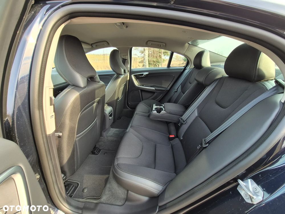 Volvo S60 D2 Momentum - 21