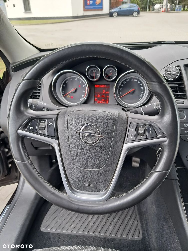 Opel Insignia - 18